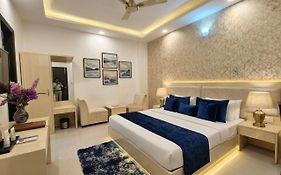 Hotel Rosewood Suites Near Delhi Igi Airport